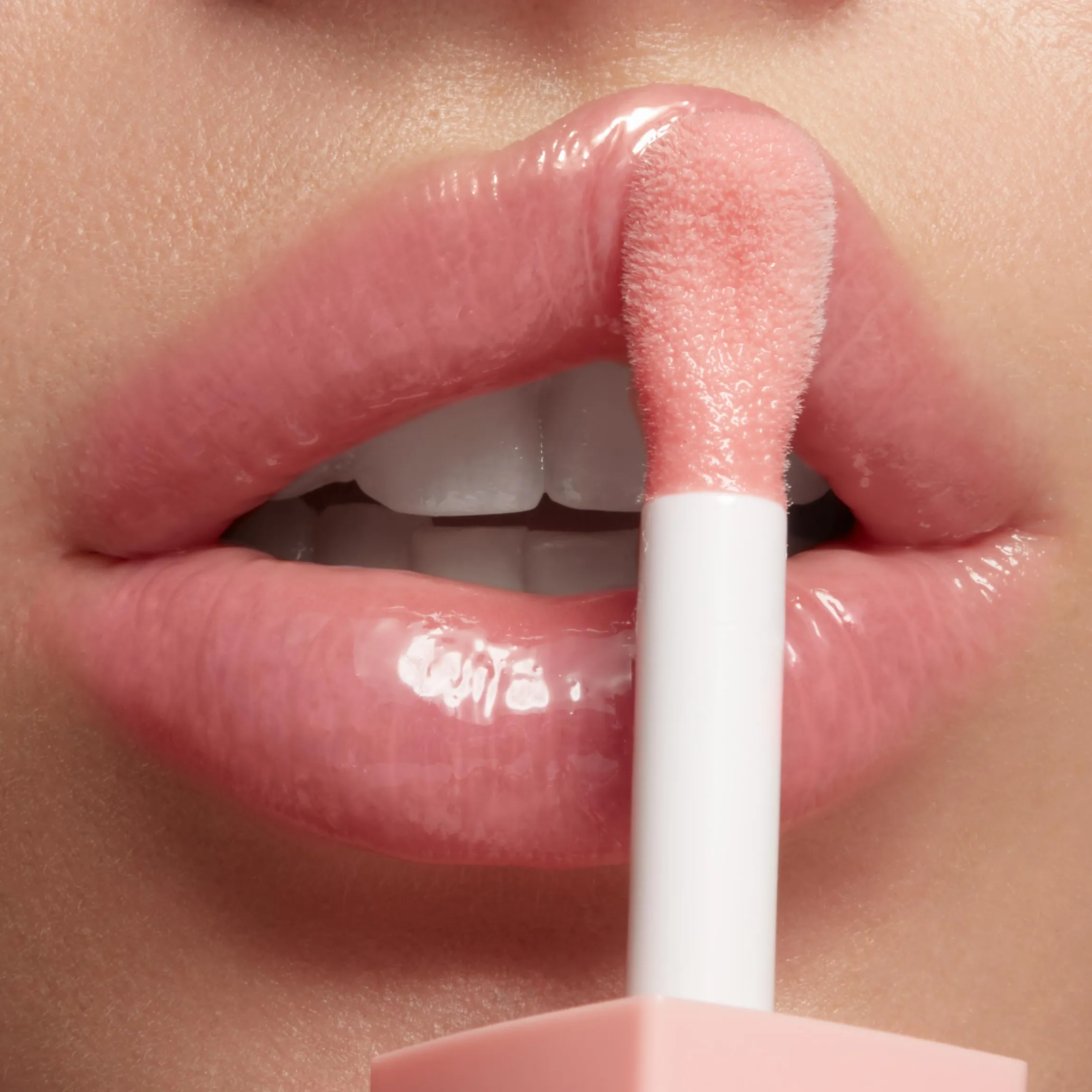 So Juicy Plumping Glossy Lip Oil