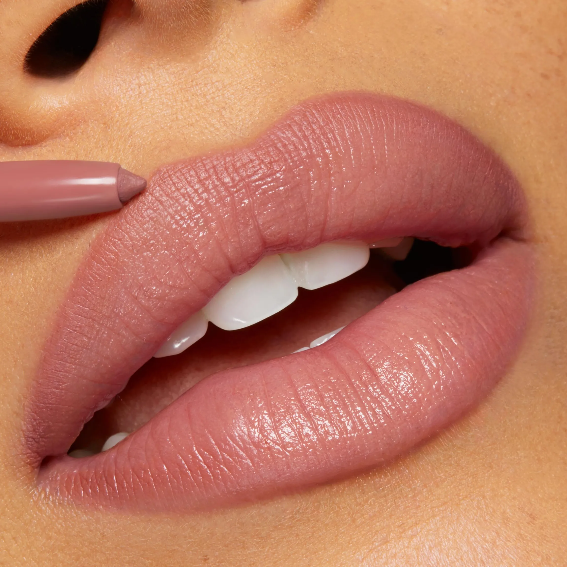 So Juicy Plumping Lip Liner